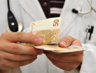 Εφετείο Αθηνών: Ξεκίνησε και διεκόπη η δίκη για το σκάνδαλο DePuy